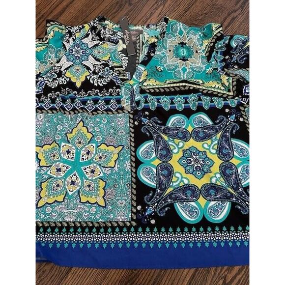 NWT Olivia & Martin Floral Blouse Short Sleeve V-Neck Multicolor Plus Size 2X - Picture 3 of 10